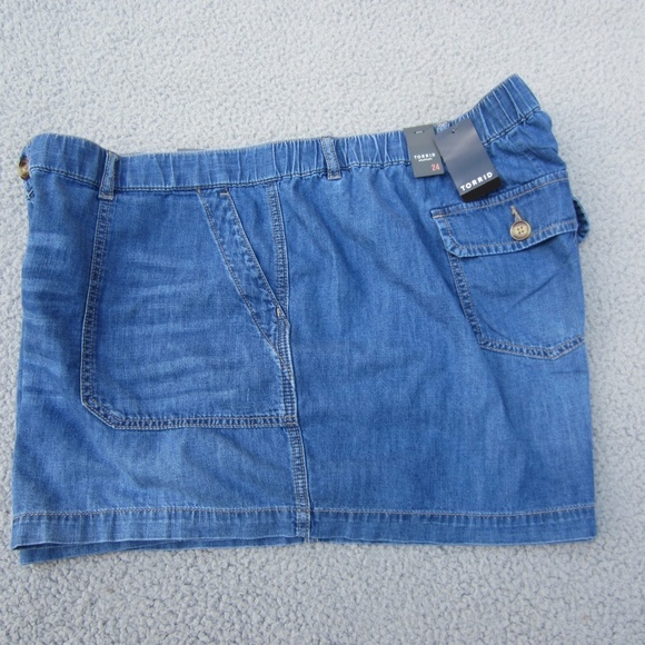 Torrid Short Women's 24 Relax Utility Light Weight Mid-Rise Medium Wash NEW - Picture 3 of 16